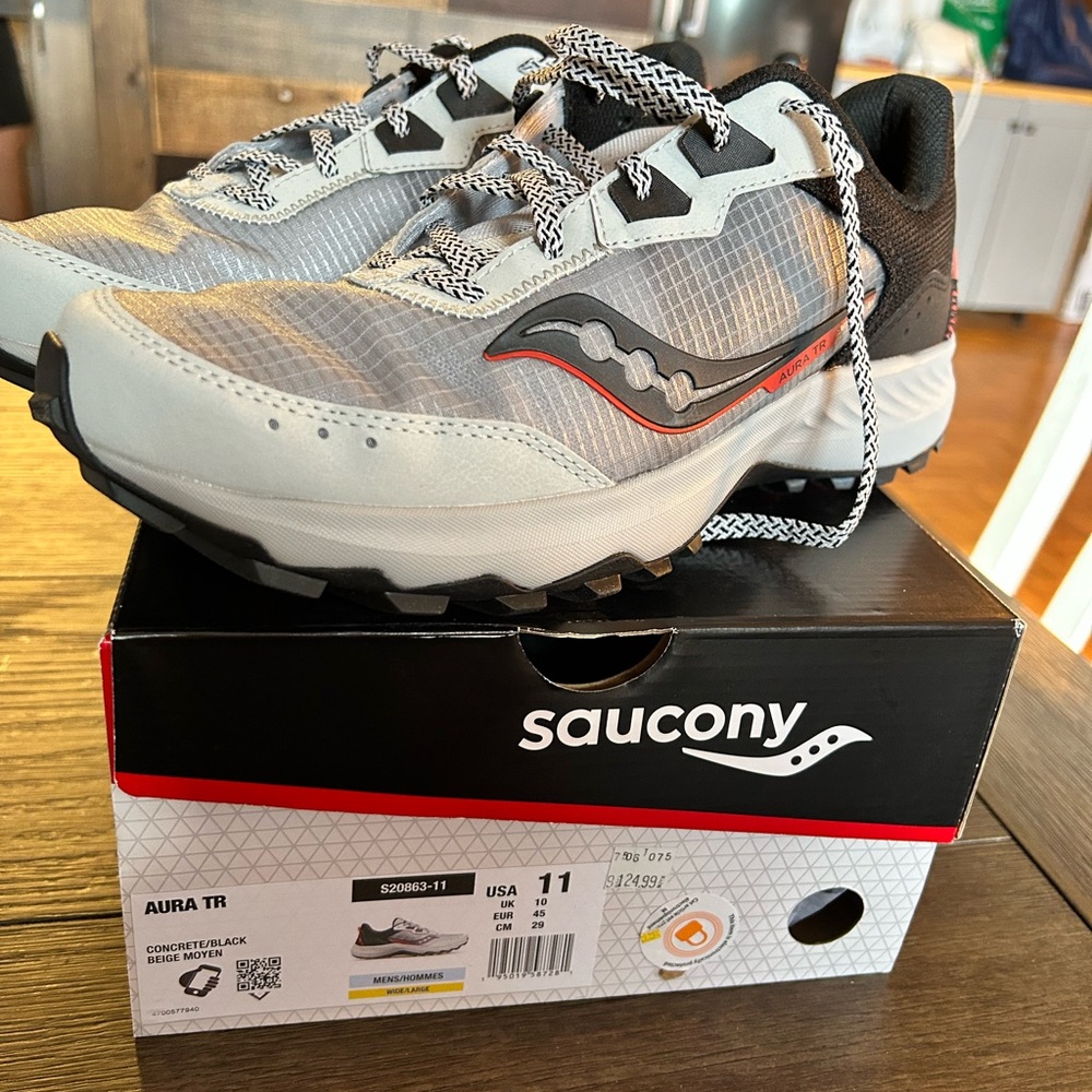 Saucony Aura TR Mens Sneakers - Light Gray and Black